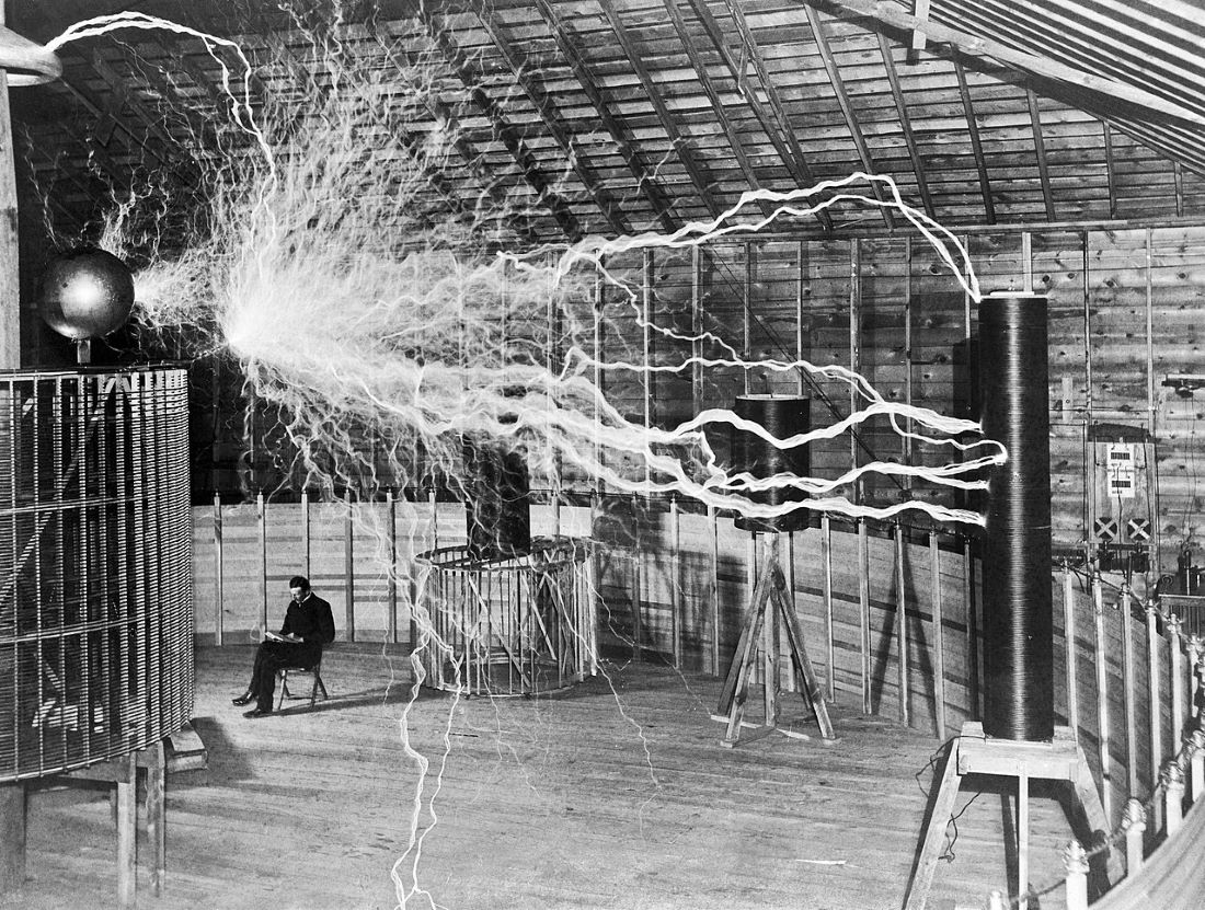 Nikola Tesla u svojoj laboratoriji.